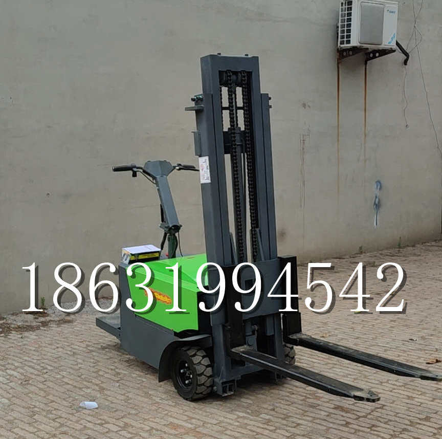 上林县优程全电动叉车插腿式堆高车液压装卸车1.5吨升高小型站驾式铲车